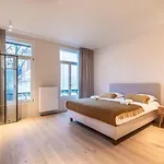 شقة Bright With Terrace In Heart Of *