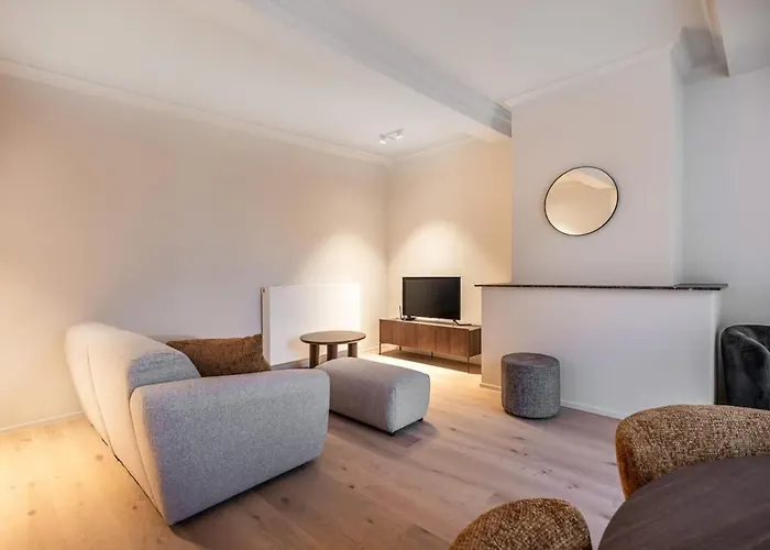 Huswell - Bright With Terrace In Heart Of