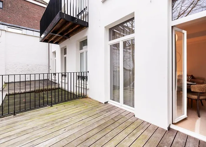 Huswell - Bright With Terrace In Heart Of